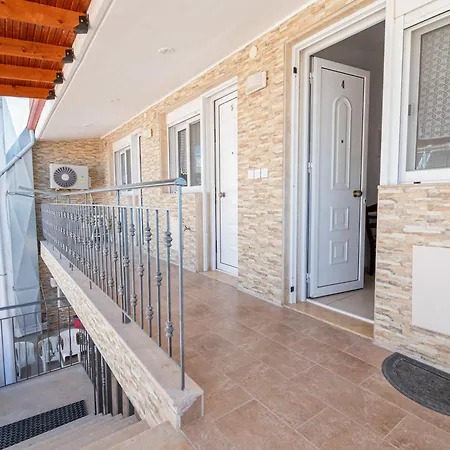 Апартаменты Tommy Seafront By Rentalspro - Nea Halkidiki Флогита